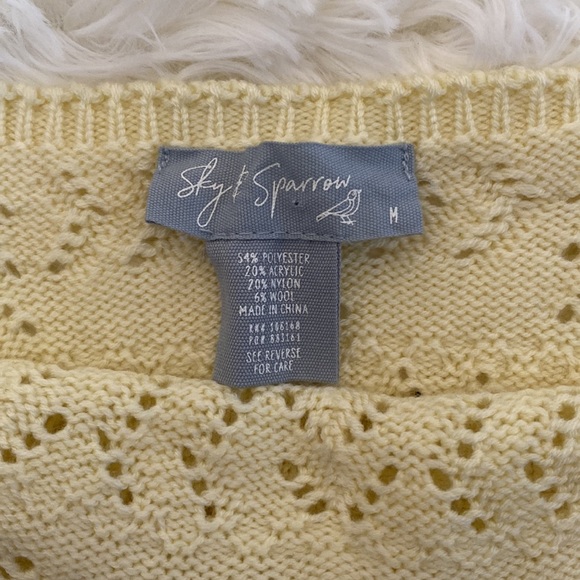 Light yellow crochet thick strapped tank top - Picture 3 of 4